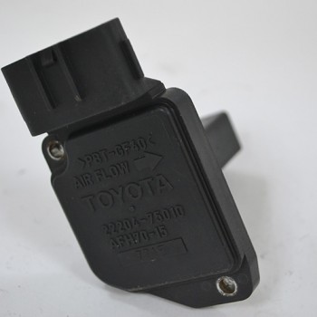 Датчик расхода воздуха MAF Toyota 22204-75010